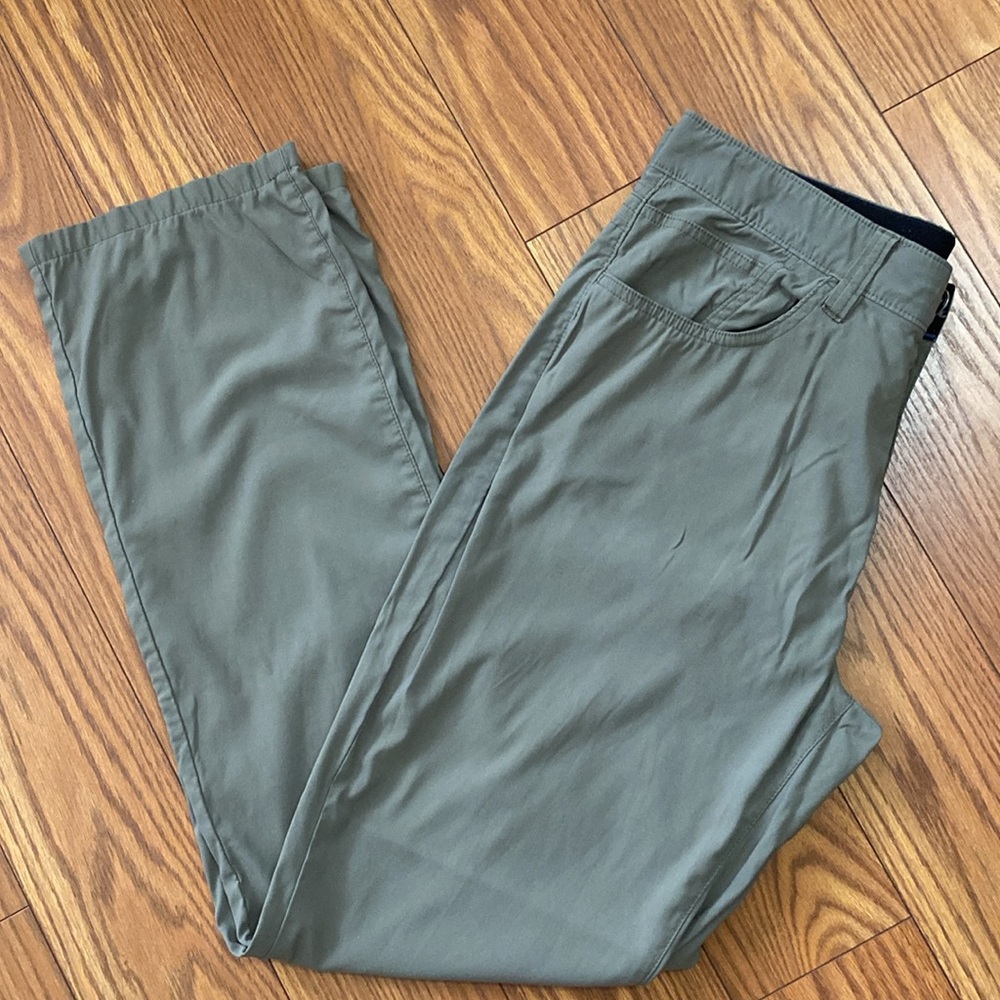 Eddie Bauer men’s green joggers track pants olive green nylon stretch straight